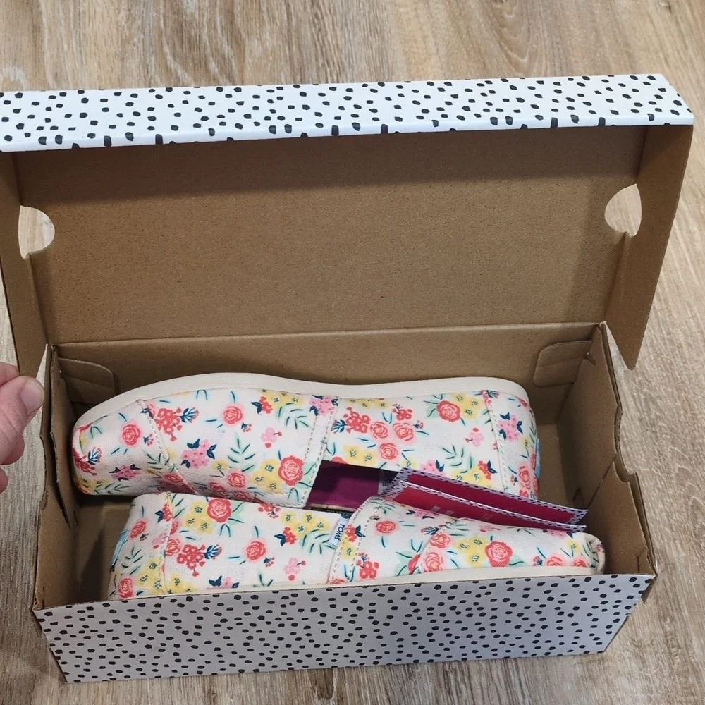 TOMS Women's Multicolor Floral Slip-On Flats size 5 - Picture 12 of 13